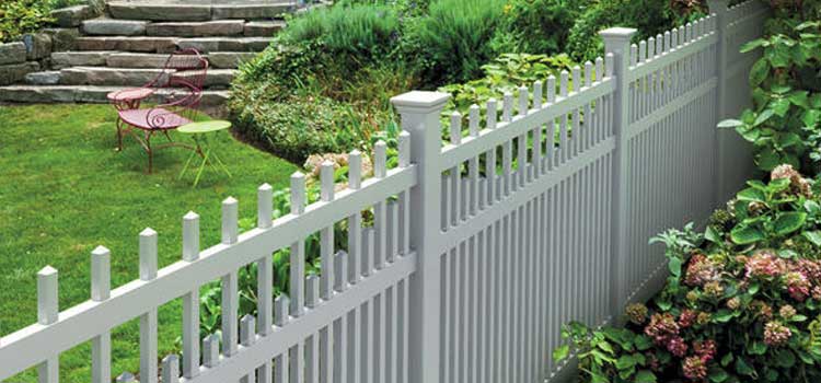 Chestnut Scallop Staggerd Style Decorative Fence